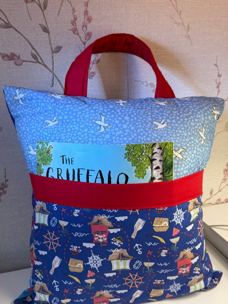 Reading Cushion, Pocket Cushion