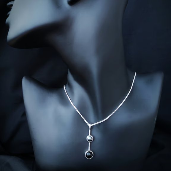 Silver pendant with hematite and onyx