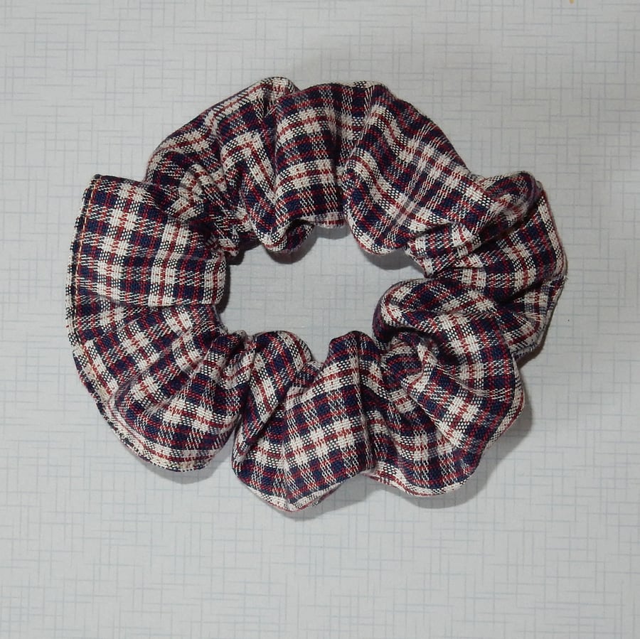 Scrunchy check red, white and blue