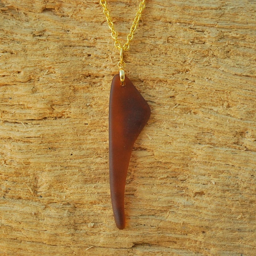 Elegant brown glass pendant