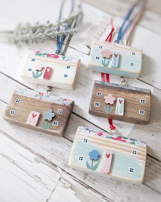 Random pick Wooden Floral House Hanging Decoration