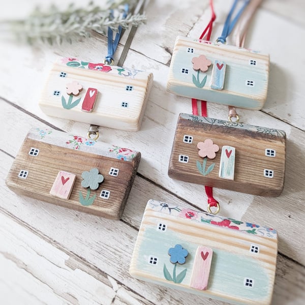Random pick Wooden Floral House Hanging Decoration