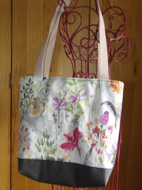 Pretty lined tote bag apprx 11" x 11" 