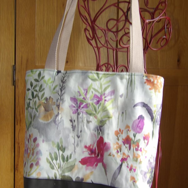 Pretty lined tote bag apprx 11" x 11" 