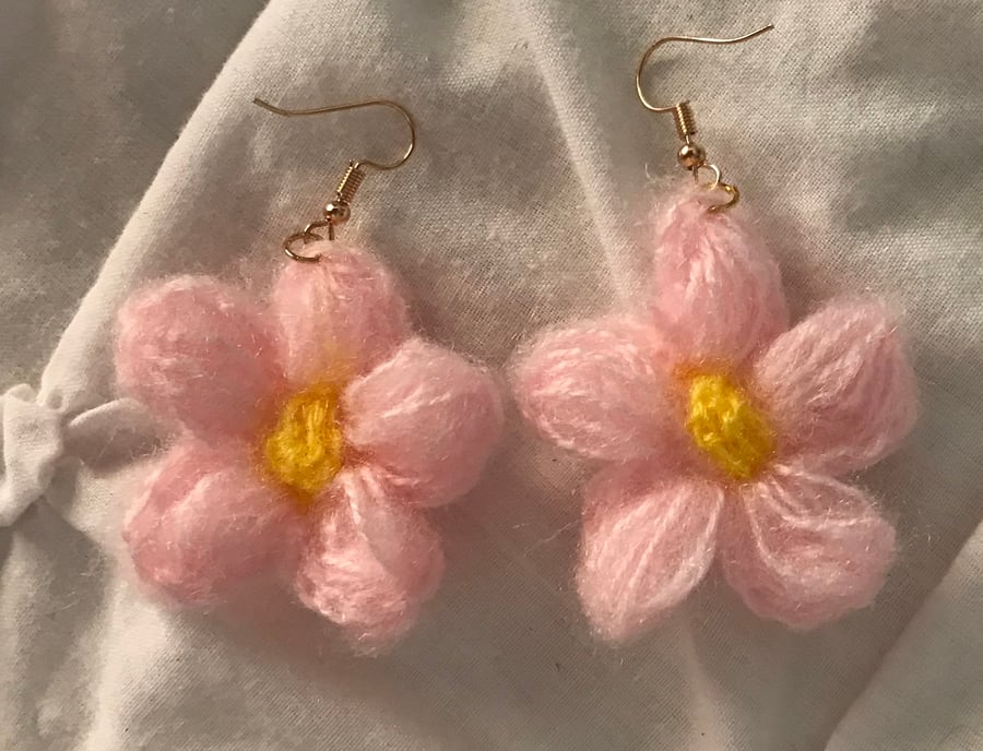 Pink daisy earrings