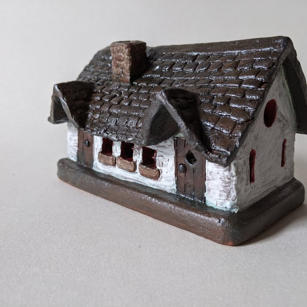  Cottage tealight holder