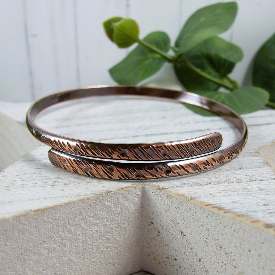Bangle, Copper Rustic Pattern Overlap Style. Size 22cms