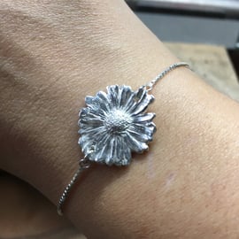 Daisy bracelet