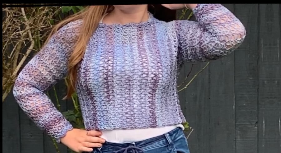 Laced crochet blouse with long sleves 