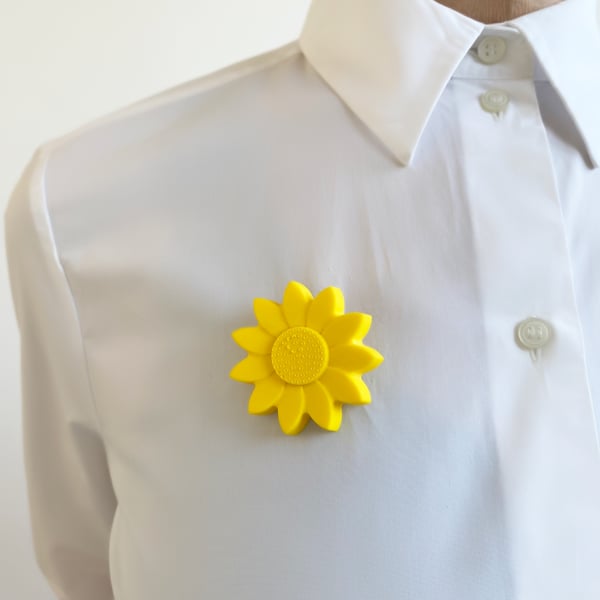 Oversized Daisy Resin Brooches