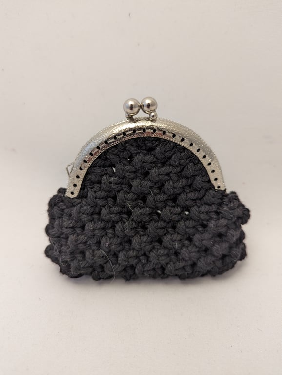 Small macrame coin purse - black