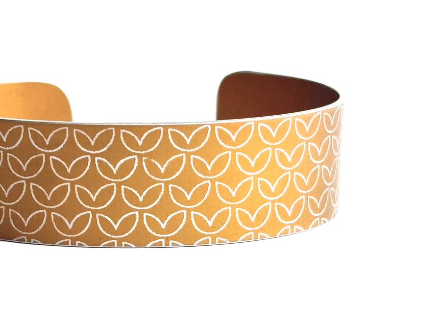 Leaf pattern aluminium cuff mustard