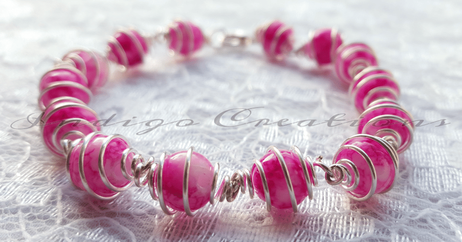 Bracelet Pink Opaque Drawbench Marble Effect Glass Bead Bracelet.