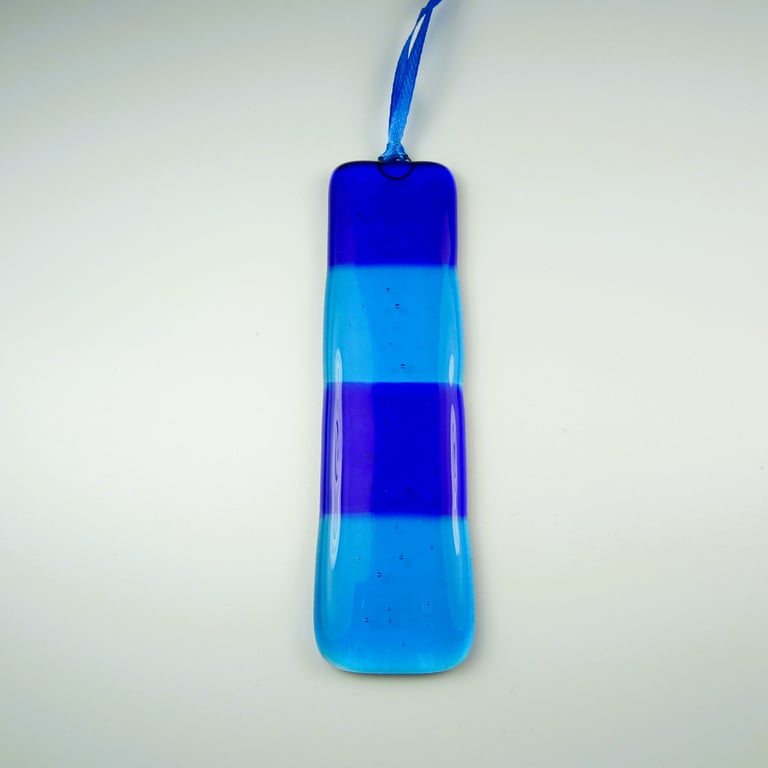 Blue handcrafted fused glass suncatcher (0127)