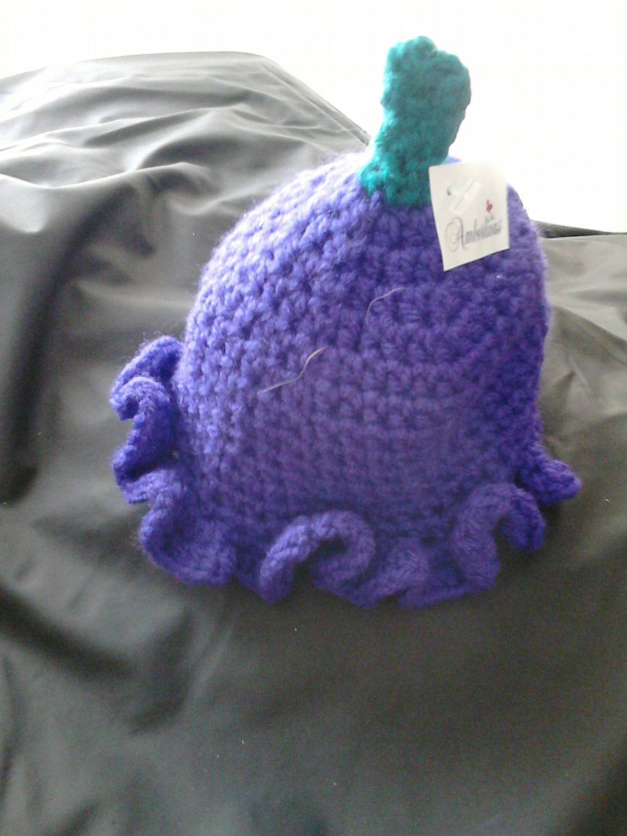 Crochet babies purple berry ruffle hat 0-6 month