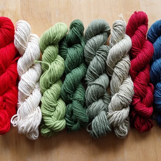 8 X 25g SMALL SKEINS 100% COTTON ARAN Christmas Pack