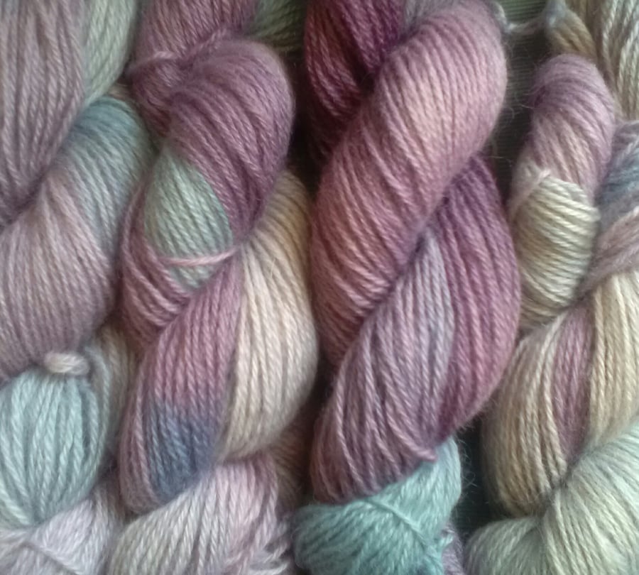 100g Hand-dyed 100% WENSLEYDALE WOOL DK blue pale aqua lavender
