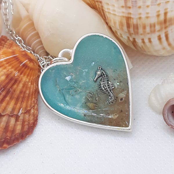 NL235 Resin sea themed heart necklace