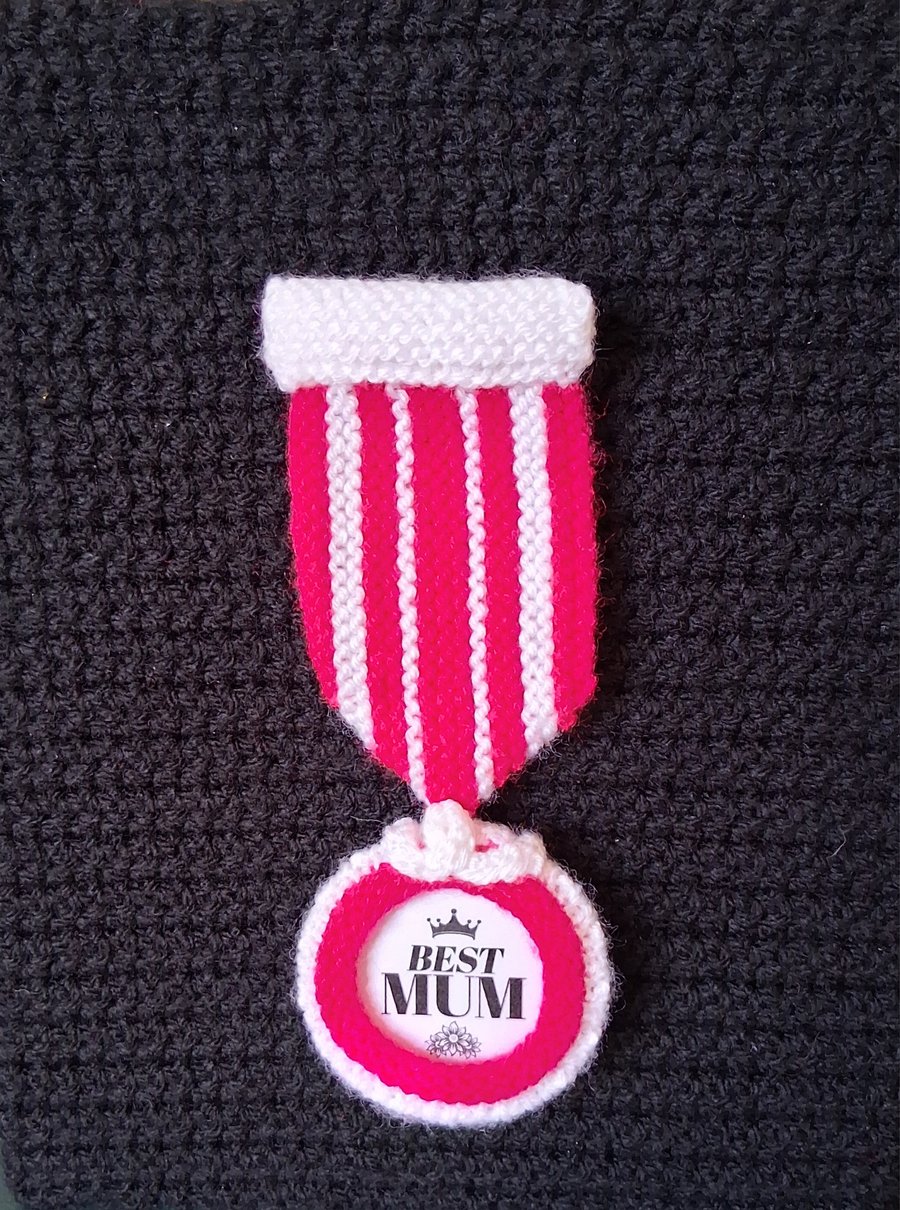 KNITTED MEDAL FOR SOMEBODY SPECIAL WITH REMOVABLE MESSAGE