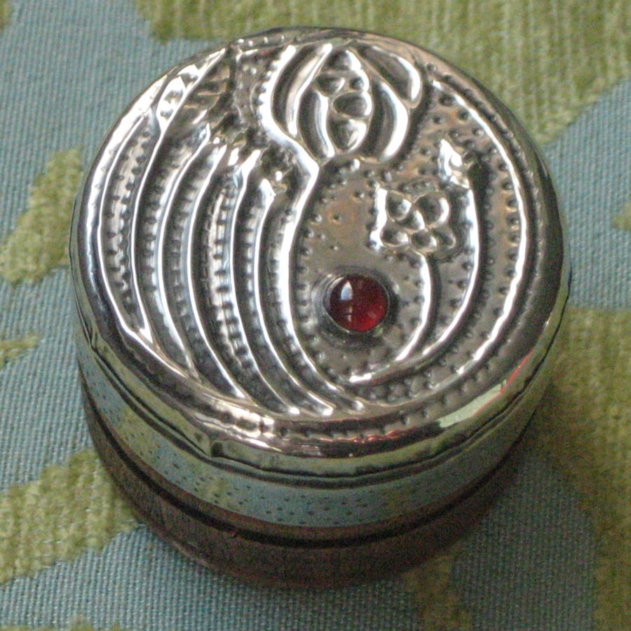 Mackintosh Garnet Box in Silver Pewter