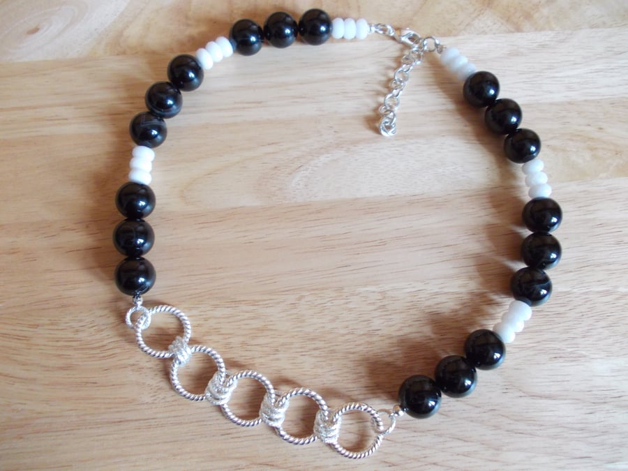 Black agate and white quartzite necklace with chain detailing