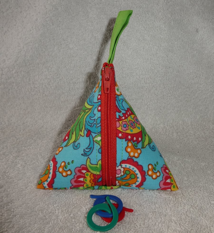  Stitch Marker Holder. Mini Pyramid Purse. Sewing Notions Holder. Flowers onBlue