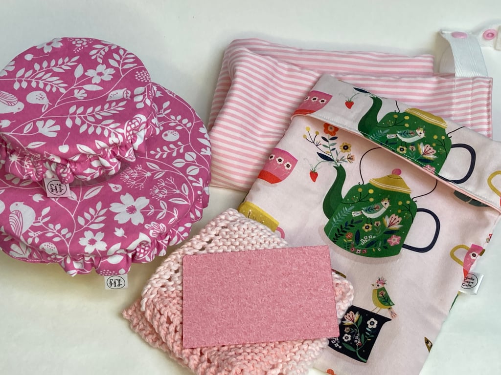 Sustainable kitchen gift set. Six items in shades of pink