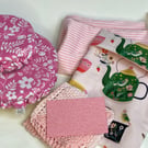 Sustainable kitchen gift set. Six items in shades of pink