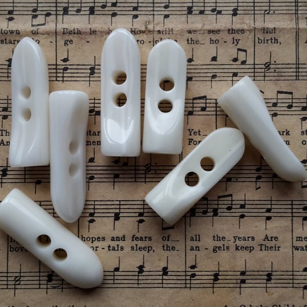 40mm & 45mm Cream Polyester Horn Toggle Buttons x 4 Toggles