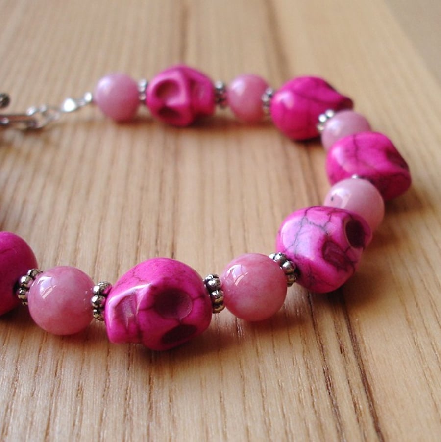 Howlite Skull Bracelet in Pink