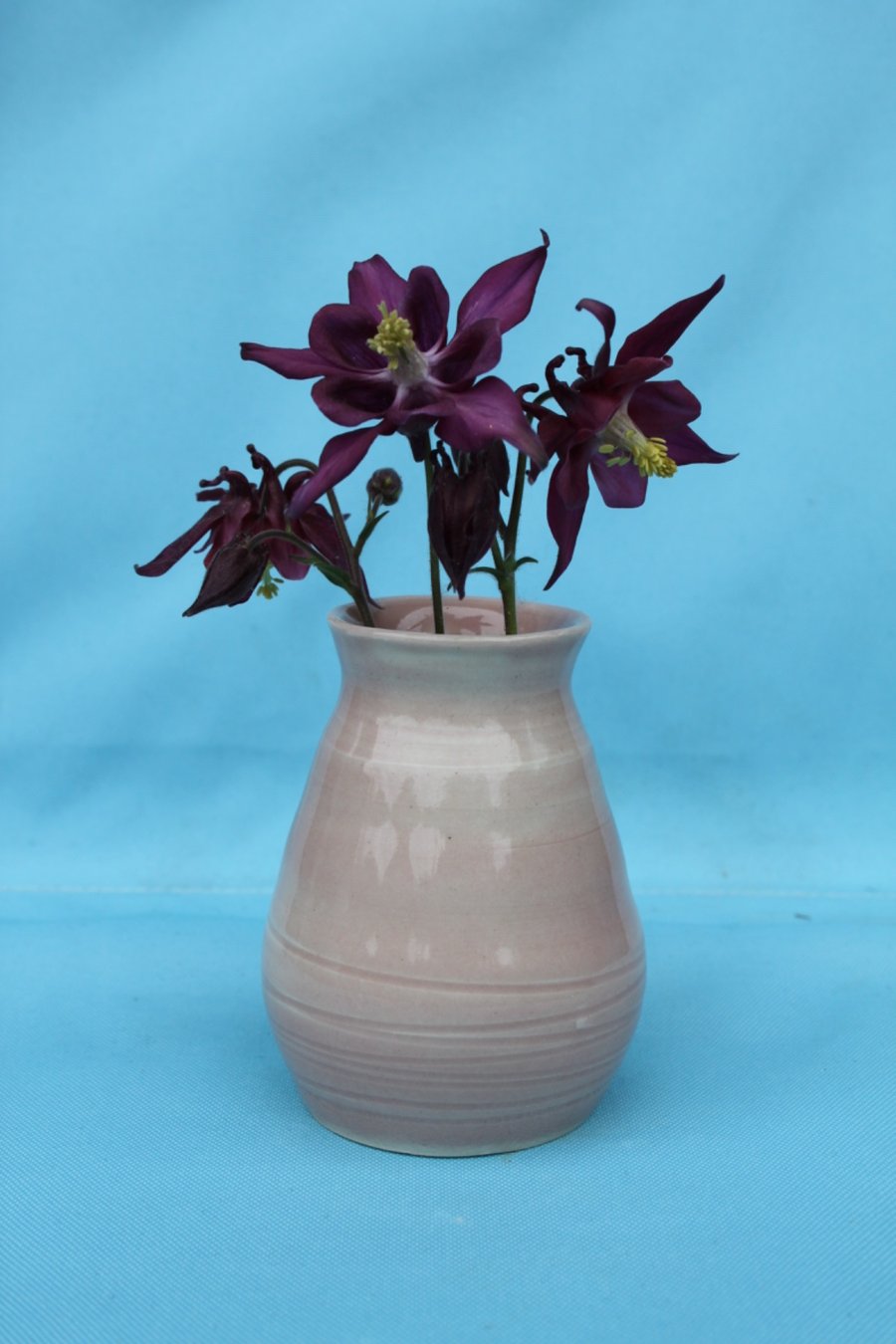 Light pink bud vase 