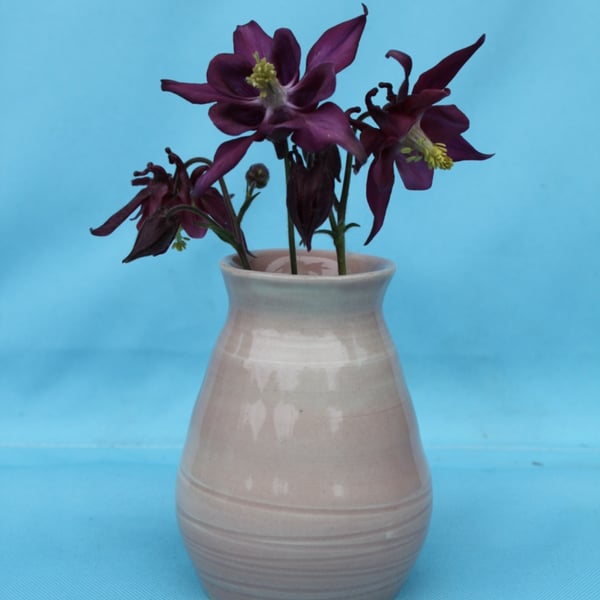 Light pink bud vase 