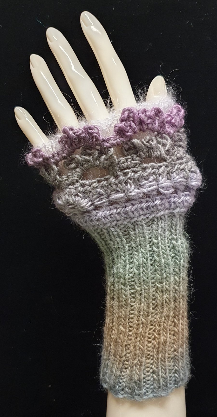 Gloves    Wristlets-Soft colours