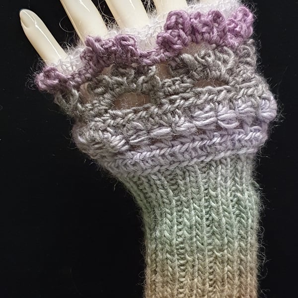 Gloves    Wristlets-Soft colours