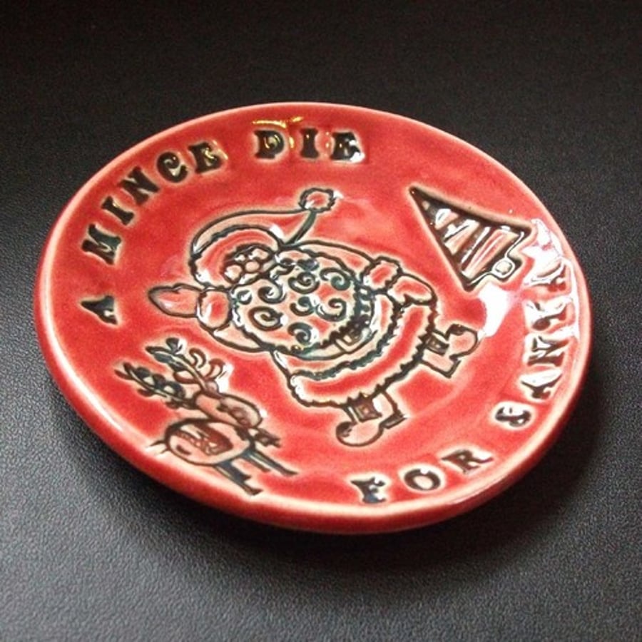 Individual mince pie plate for Santa Red