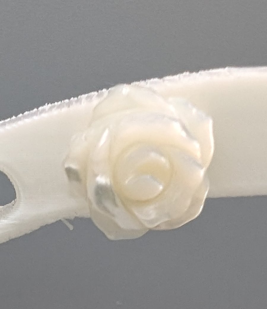 Shell pearl carved flower stud earrings