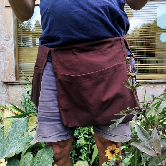 Gardeners Tool Belt with Removable Pockets. Chestnut Brown Canvas