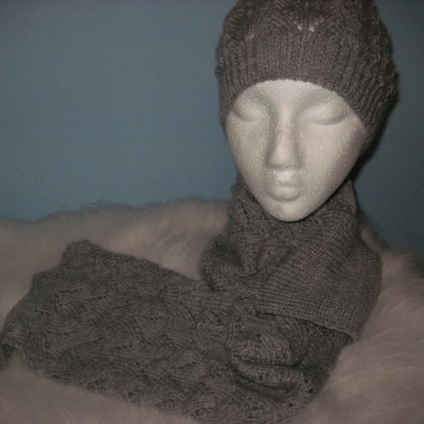 Hand knitted Ladies Beret  & Scarf Set 