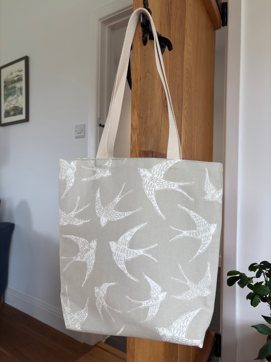 Reversible tote bag, shopping bag, shoulder bag in taupe and ivory bird print