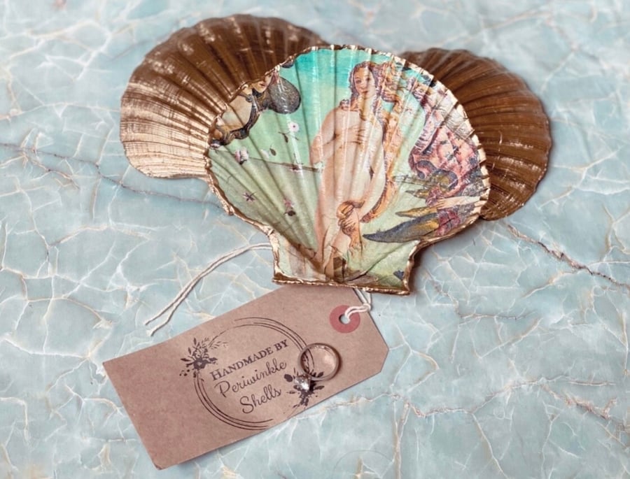 Birth of Venus scallop design with gold leaf back 