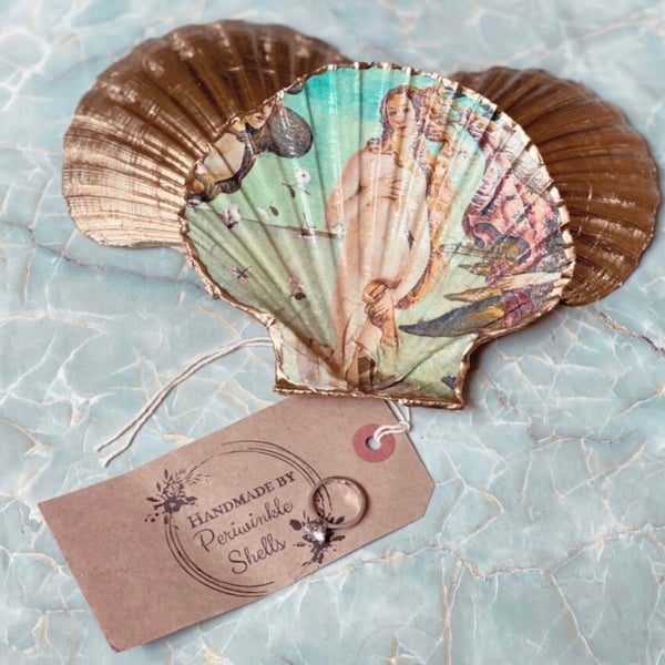Birth of Venus scallop design with gold leaf back 