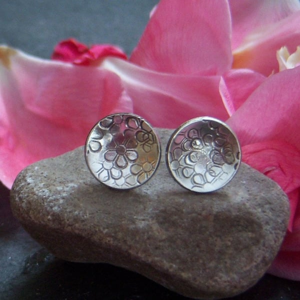 Flower stud earrings in sterling silver