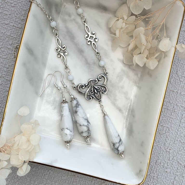 Vintage Style Howlite Pendant and Earrings Set