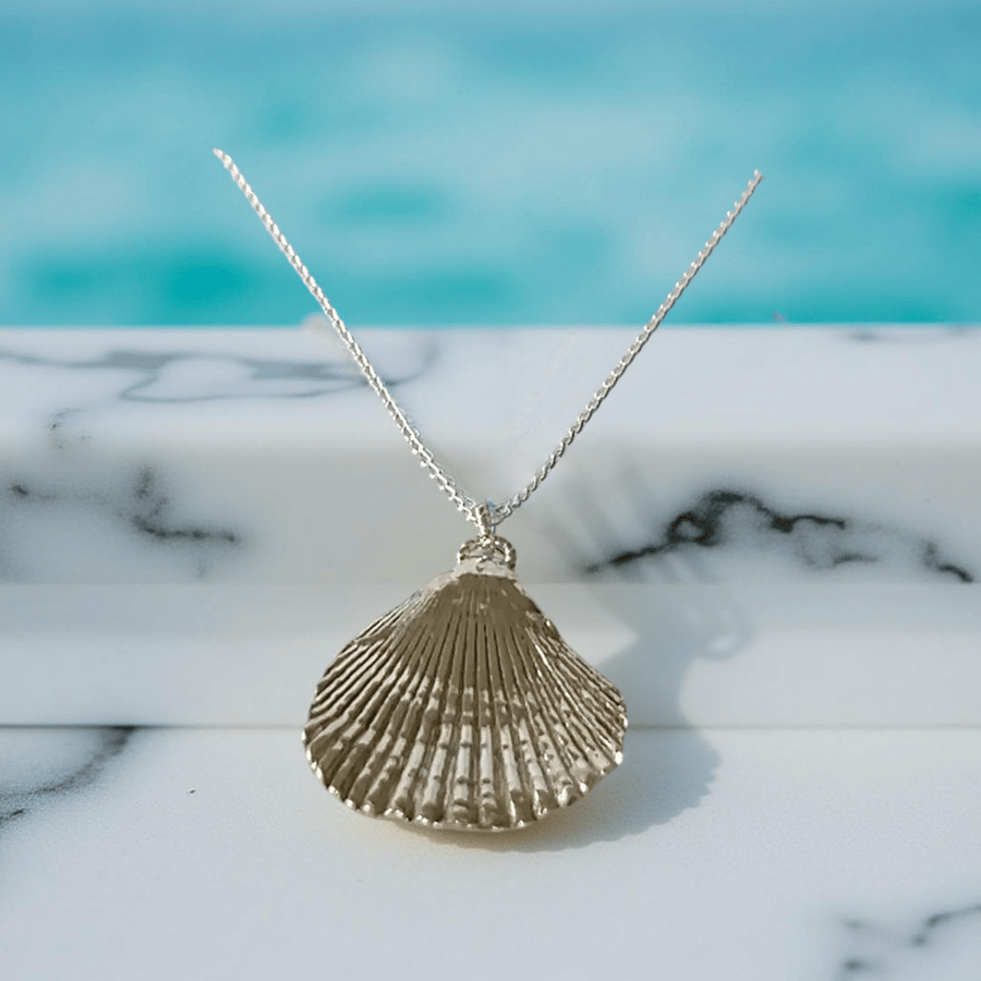 Silver Sea Shell Pendant Necklace 
