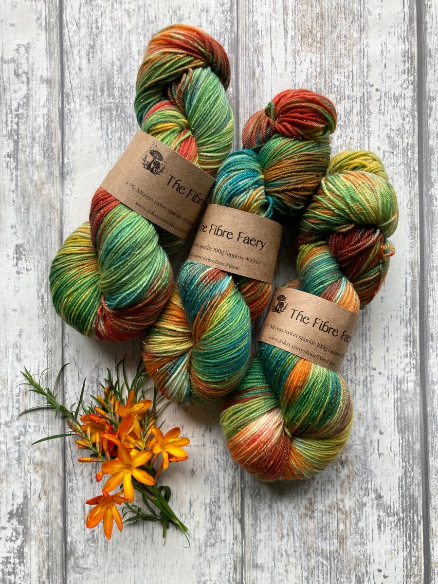 Hand dyed knitting yarn 4 ply Merino Sparkle Rosy Apples 100g