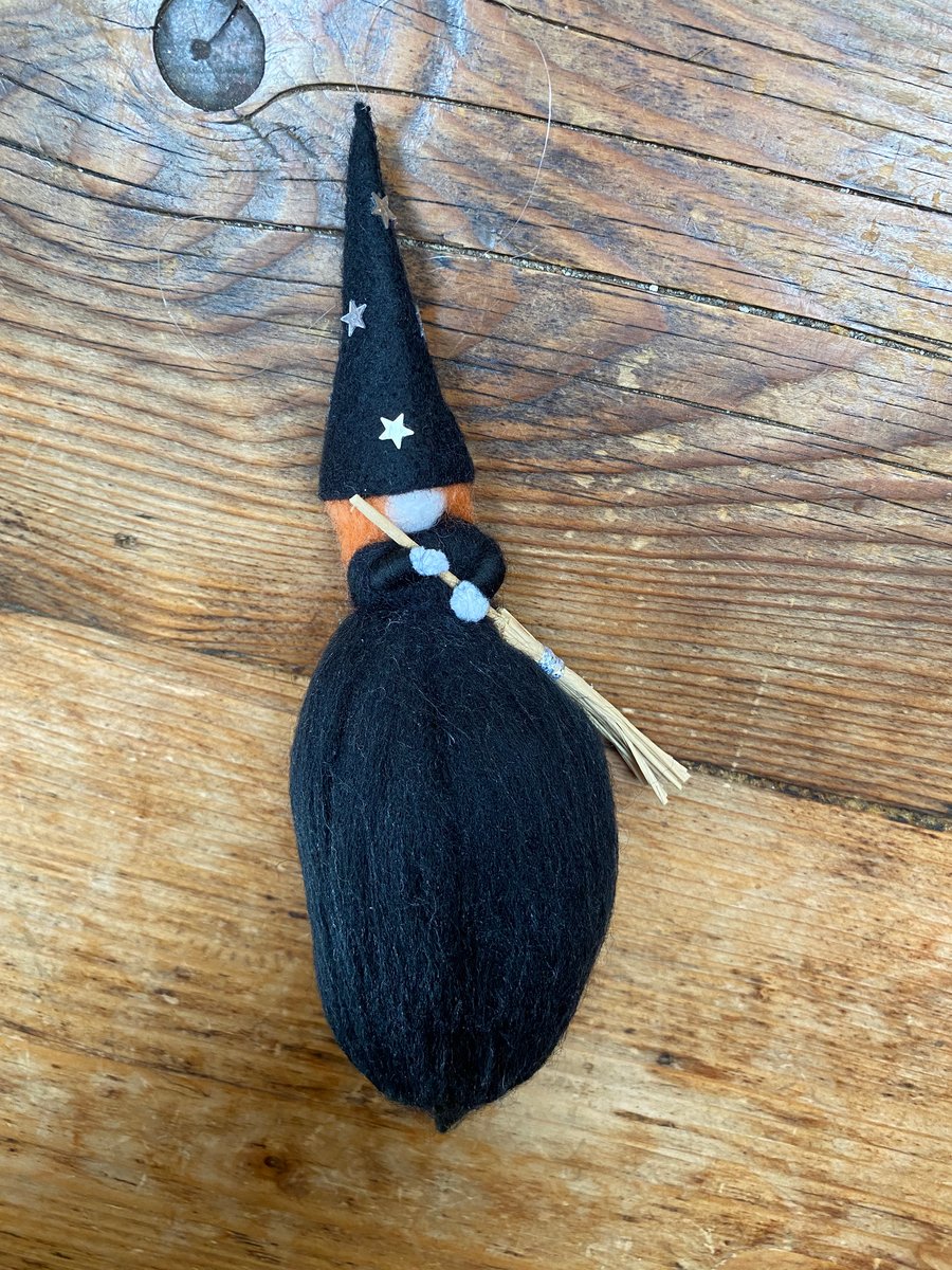  Felt Roving Witch. (386)