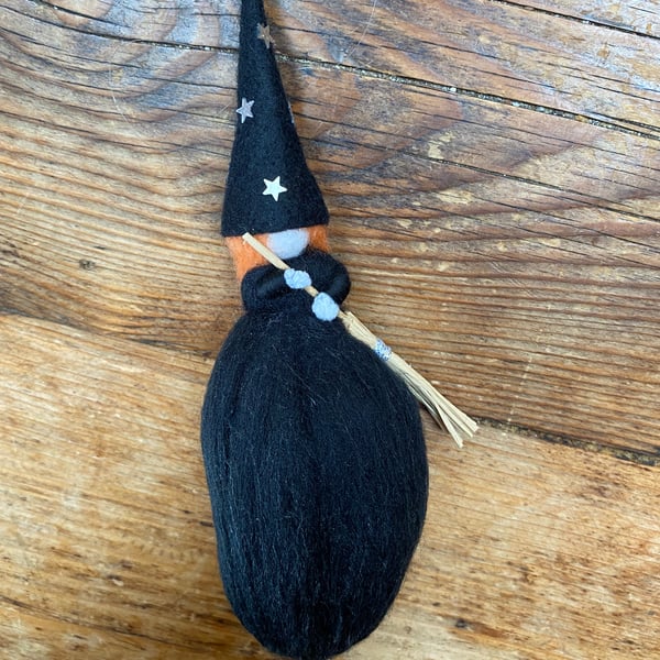  Felt Roving Witch. (386)