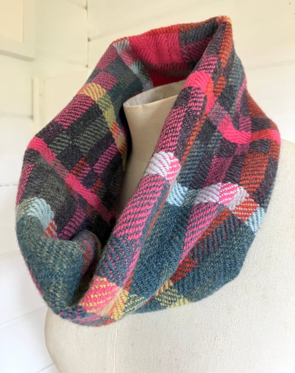 AURORA - Handwoven cowl, neck-warmer