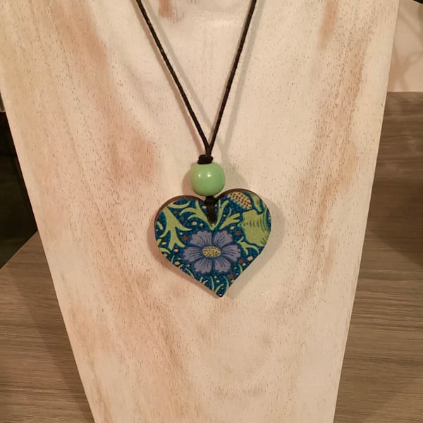 William Morris Pendant Necklace Wooden Heart Seaweed 