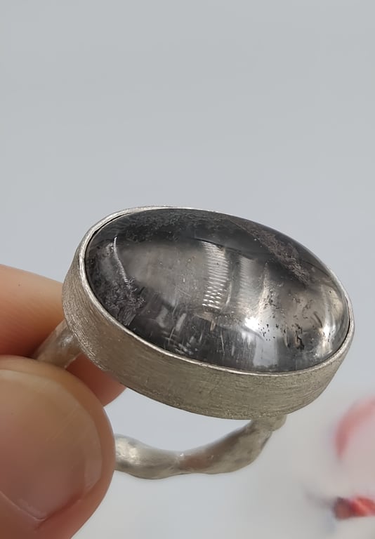 Elegant Quartz Cabochon Silver Ring